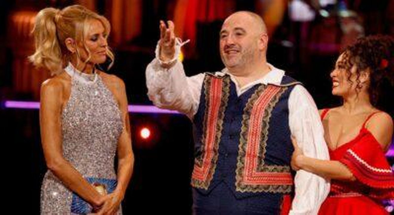 Wynne_Evans_rende_omaggio_al_fratello_maggiore_gJNTAf0vj6 - Confidenze24 source:entertainmentdaily - Wynne Evans rende omaggio al fratello maggiore - Wynne Evans su Strictly