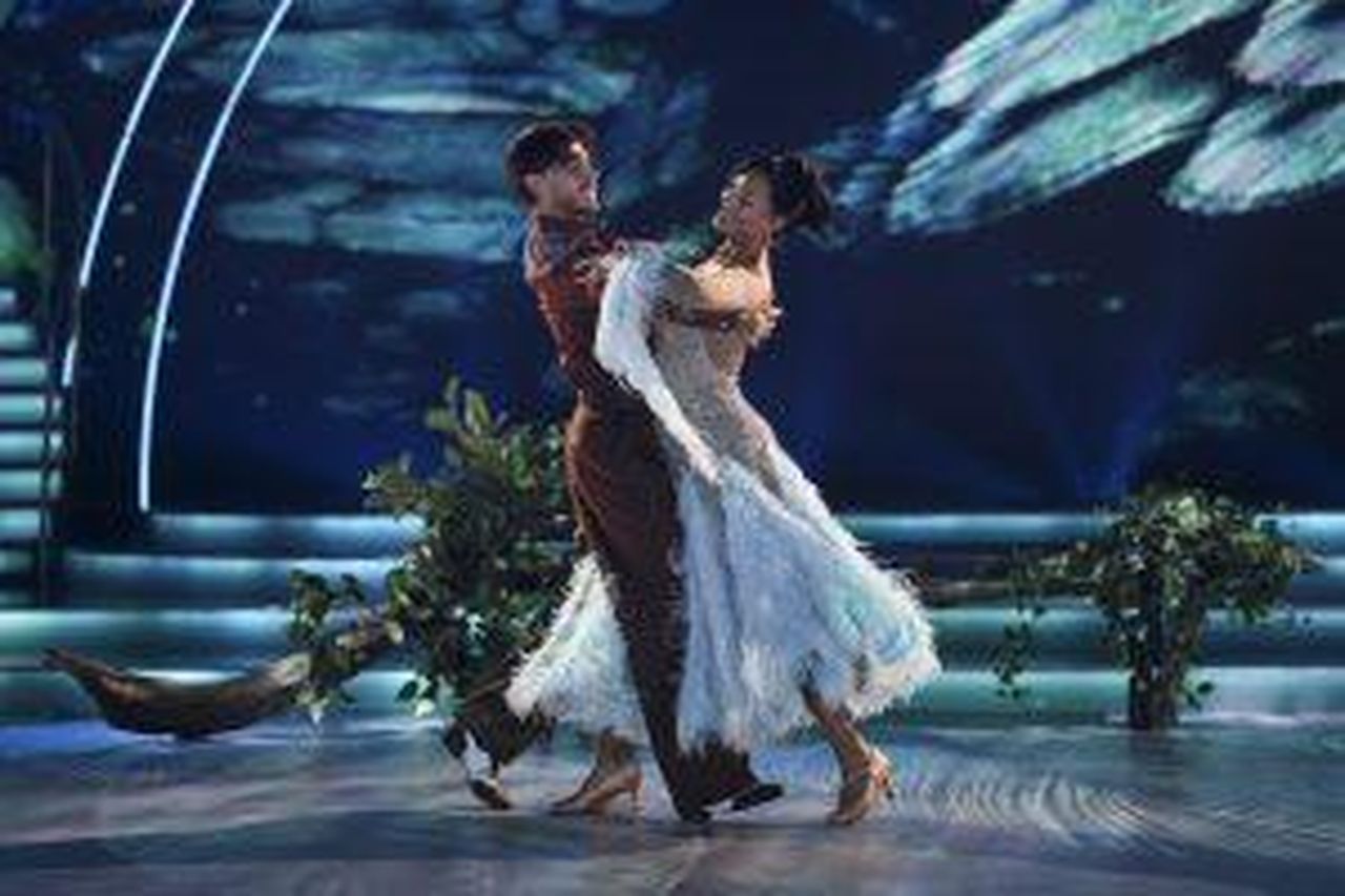 source:vipmagazine - Yasmin Seky e Simone Arena - Attrice Yasmin Seky con il suo partner di danza Simone Arena durante Dancing with the Stars.
