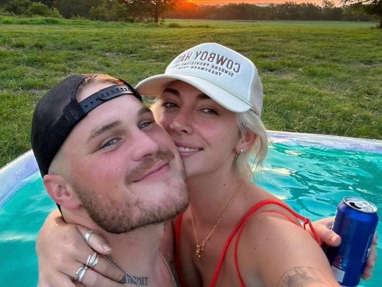 Zach_chiarisce_le_voci_sulle_relazioni_vO3TTpoc1J - Confidenze24 source:allcelebrities - Zach chiarisce le voci sulle relazioni - Zach Bryan & Brianna LaPaglia Together