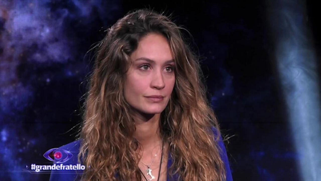Zeudi_particolarmente_critica_nei_confronti_della_modella_brasiliana_tuPTQIRF8Y - Confidenze24 source:lanostratv - Zeudi particolarmente critica nei confronti della modella brasiliana - Foto di Helena Prestes