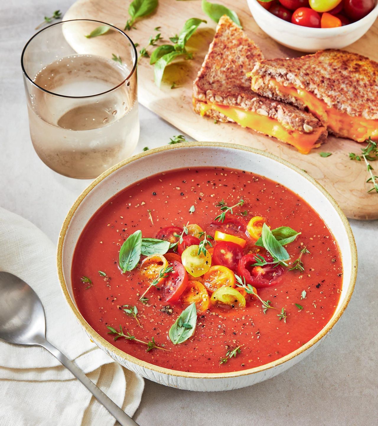 Zuppa_di_Pomodoro_con_Formaggio_Grigliato_Per_4_Persone_nP34OmkDCD - Confidenze24 source:closerweekly - Zuppa di Pomodoro con ‘Formaggio’ Grigliato: Per 4 Persone - Zuppa di Pomodoro con Formaggio Grigliato