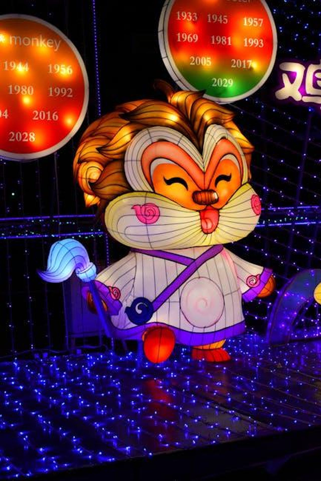 6_Toro___Relax_e_benessere_emwWoqoQTw - Confidenze24 Source: Ivan Cuesta - pexels - Colorful monkey lantern in an illuminated festival display. Perfect for celebrations.