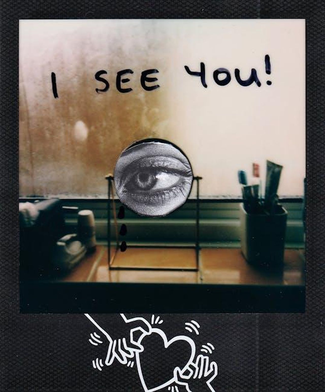 Adelaide_manda_un_messaggio_misterioso_a_Umberto_Guarnieri_MPtr82XPQY - Confidenze24 Source: Lisa Fotios - pexels - Artistic composition featuring an eye, heart, and the message 'I see you' on mirrored background.