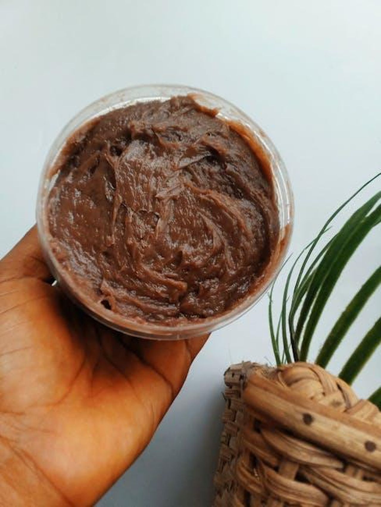 Adelaide_telefona_a_Odile_anticipazioni_Il_Paradiso_delle_signore_26_febbraio_thMabUrFYU - Confidenze24 Source: Kay Ogudoro - pexels - chocolaté whipped soap