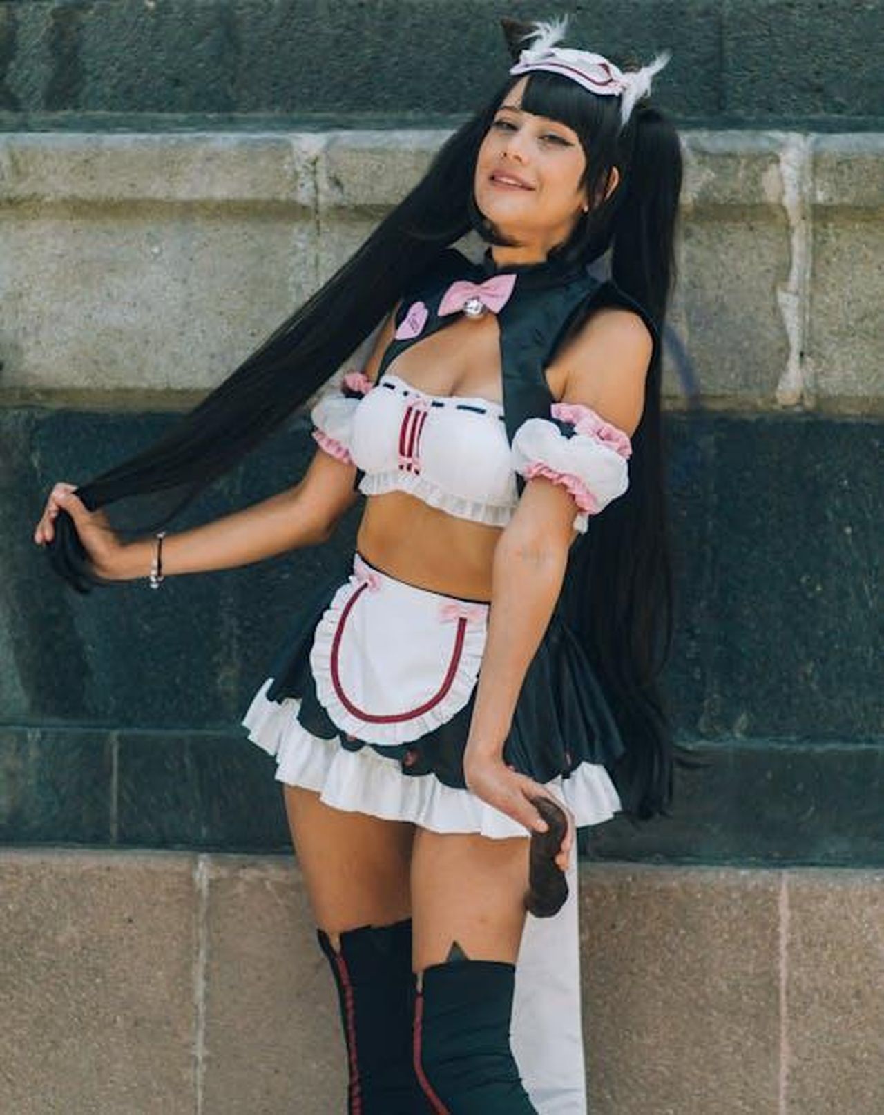 Alfonso_Signorini_si__scagliato_contro_i_fan_un_po_troppo_facinorosi_del_programma_sHCFlrEAjk - Confidenze24 Source: Alex wolf mx - pexels - A woman in a detailed cosplay costume poses confidently outdoors, showcasing her unique outfit.