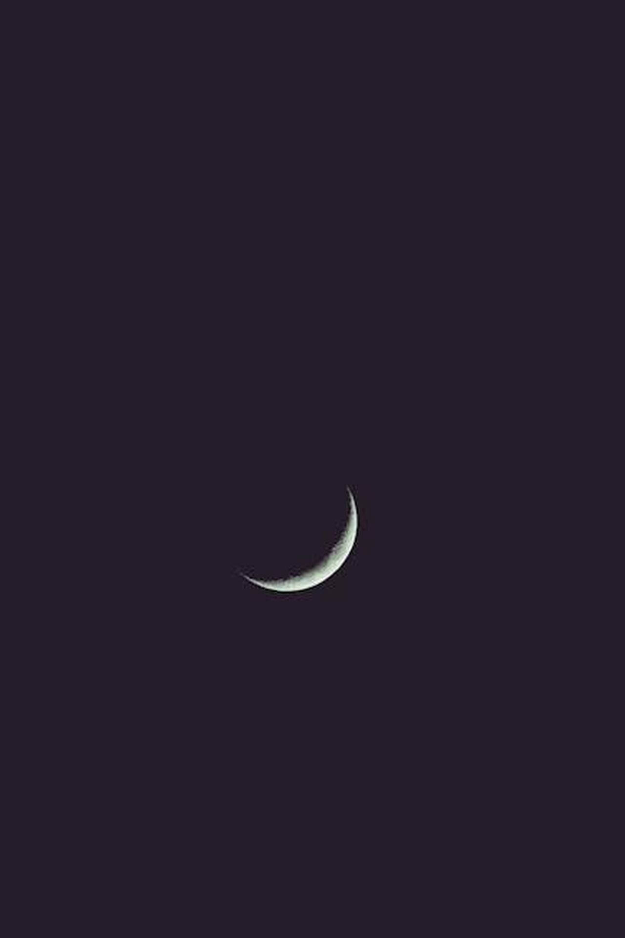 Astrologia_dedicata_alla_giornata_di_venerd_21_febbraio_pagelle_da_Leone_a_Scorpione_hW7AwFkC5D - Confidenze24 Source: Efrem Efre - pexels - A minimalist capture of the crescent moon against a dark sky in Jönköping, Sweden.