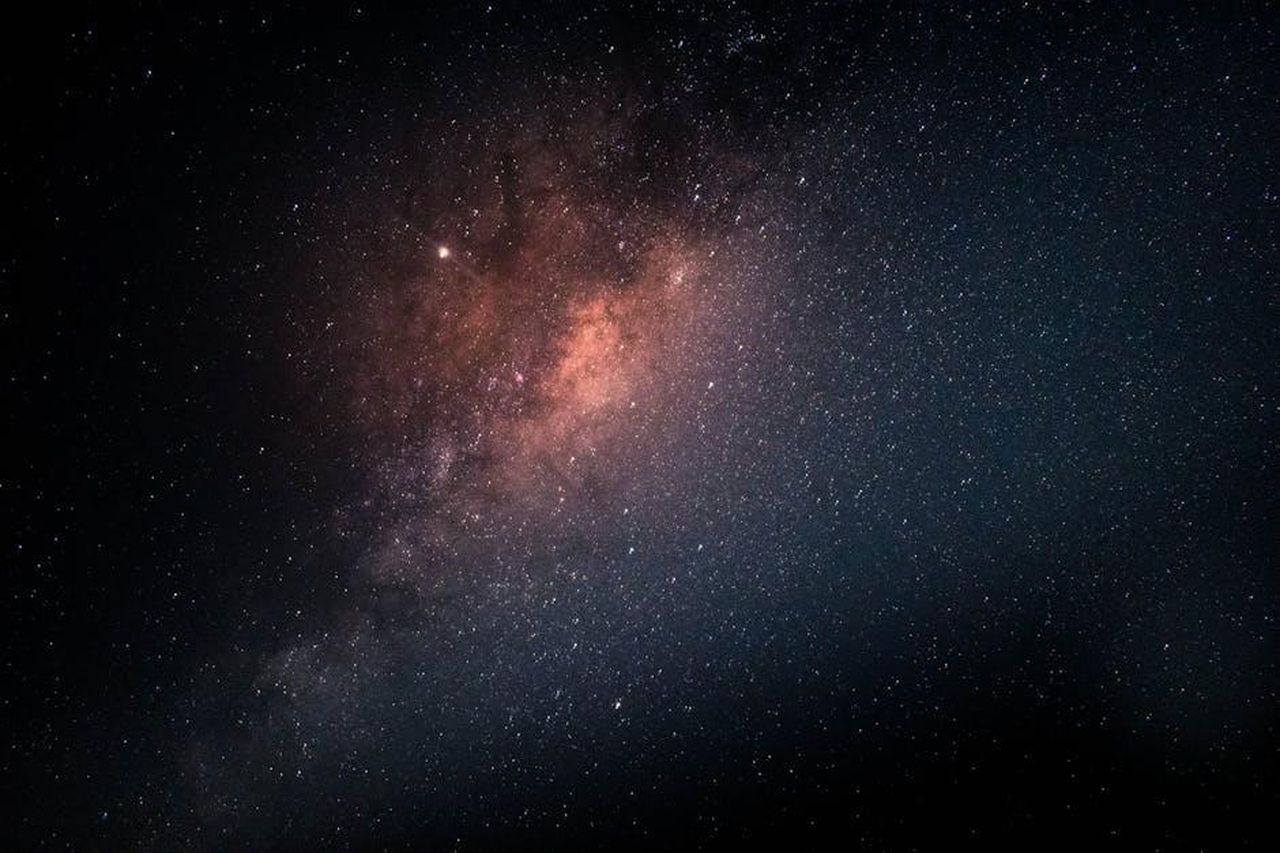 Capricorno__Crescita_e_consolidamento_9EwcnvvRGr - Confidenze24 Source: Nicole Avagliano - pexels - A breathtaking view of the Milky Way galaxy captured during a clear night sky.