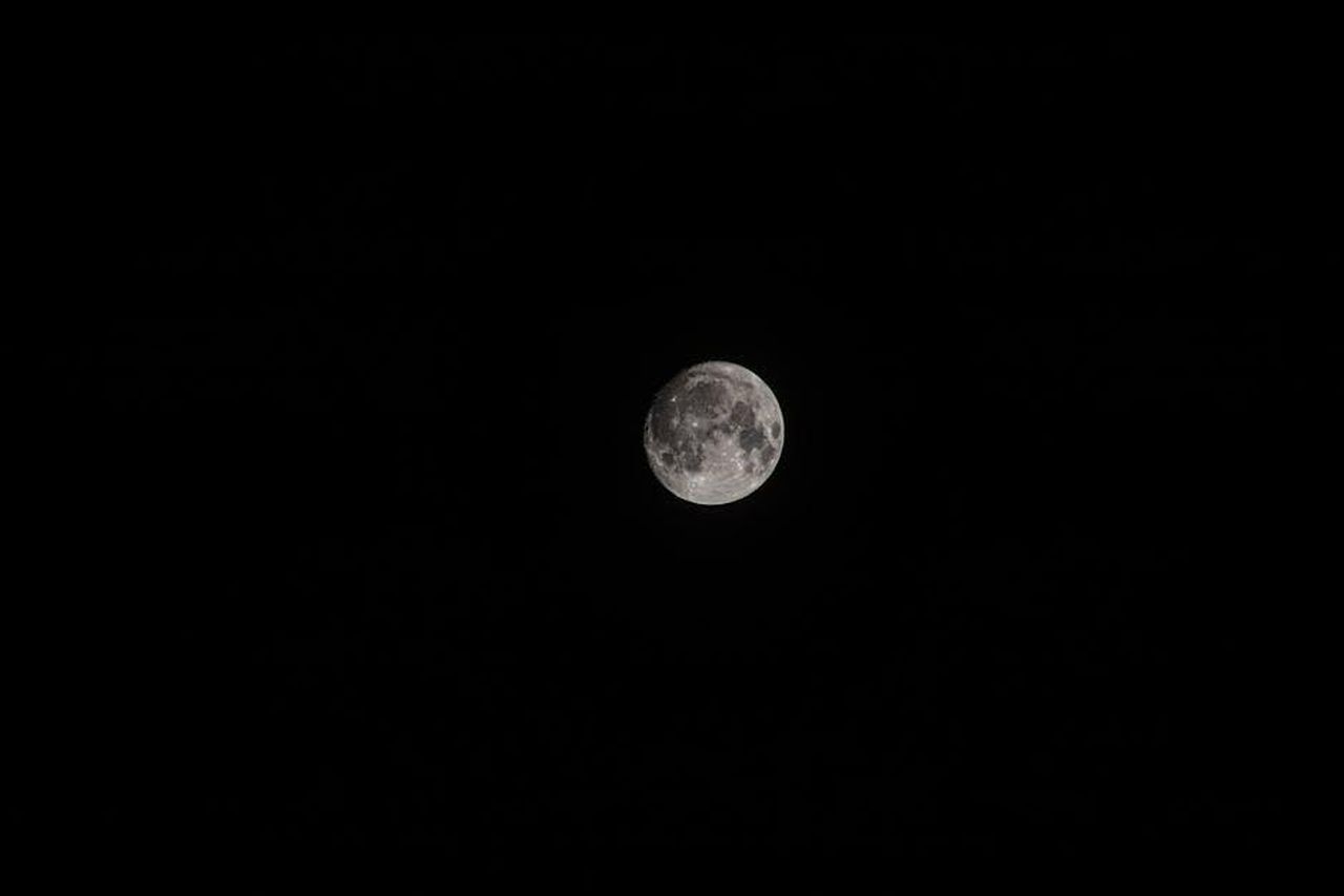 Capricorno_n8SHt30012 - Confidenze24 Source: MAMADO CONF - pexels - Full moon captured in clear night sky above Jazan, Saudi Arabia.