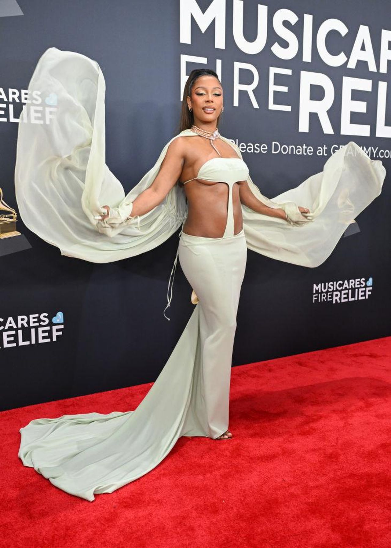Chi_Ha_Sfoggiato_il_Look_Pi_Strepitoso_ai_Grammys_cLCskWrCMq - Confidenze24 Chi Ha Sfoggiato il Look Più Strepitoso ai Grammys? - 67th GRAMMY Awards - Arrivals