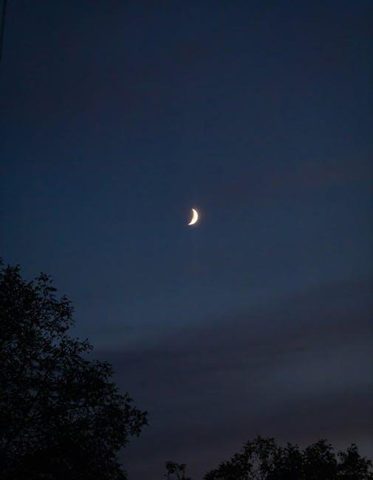 Cristalli_da_utilizzare_durante_la_stagione_delle_eclissi_wmPJBm6p2y - Confidenze24 Source: Valentin Cvetanoski - pexels - Shining Moon over Ohrid