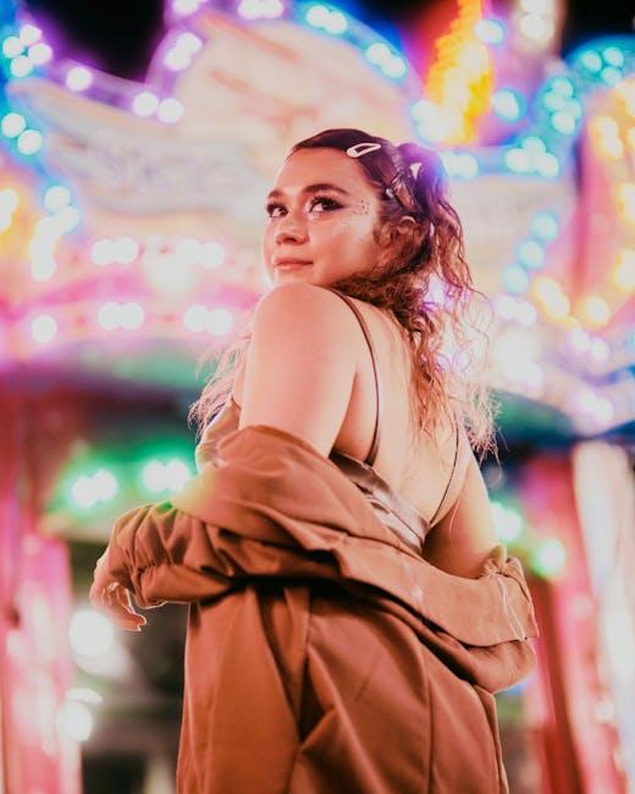 Delia_e_Botteri_insieme_alla_festa_di_carnevale_s15HsxmeNH - Confidenze24 Source: <a fref='https://www.pexels.com/@alex-morua-2149337523' target='_new'>Alex Morua</a> pexels -