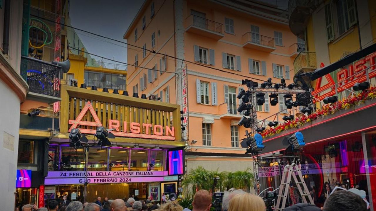 Festival_di_Sanremo_fermento_a_poche_ore_allinizio_della_kermesse_ovpCfNKcof - Confidenze24 Festival di Sanremo, fermento a poche ore all’inizio della kermesse -