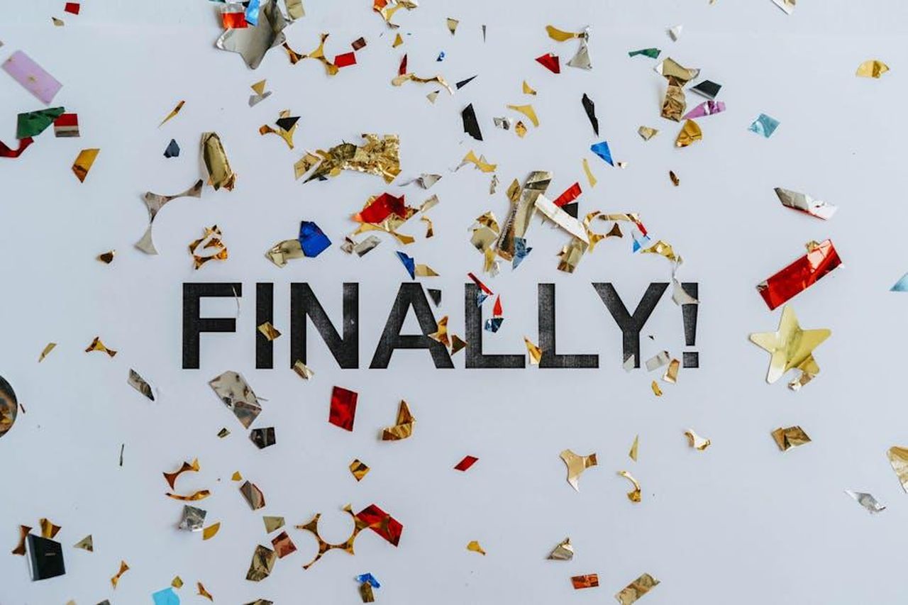 Fiore_ha_scelto_Jonathan_come__finito_Mina_settembre_3_su_Rai_1_KGioPSVPqa - Confidenze24 Source: olia danilevich - pexels - Colorful confetti scattered over the word 'Finally' symbolizing celebration or achievement.