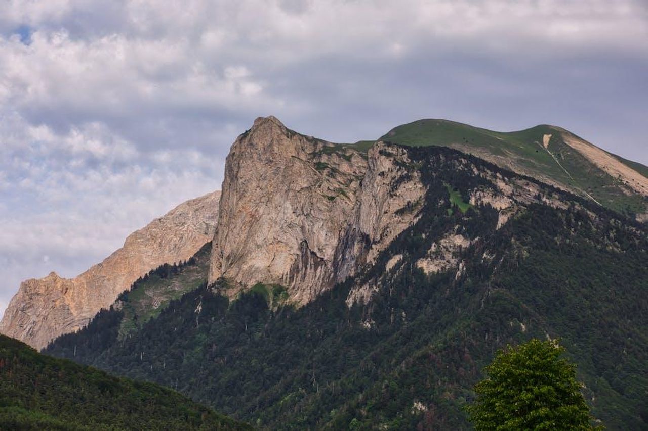 Francesca_Sorrentino_esperienza_finita_male_gi_chiusa_la_frequentazione_con_Gianluca_Uvb28xwBPa - Confidenze24 Source: Gaetan THURIN - pexels - Majestic rocky mountain landscape in Francescas, France, showcasing natural beauty.