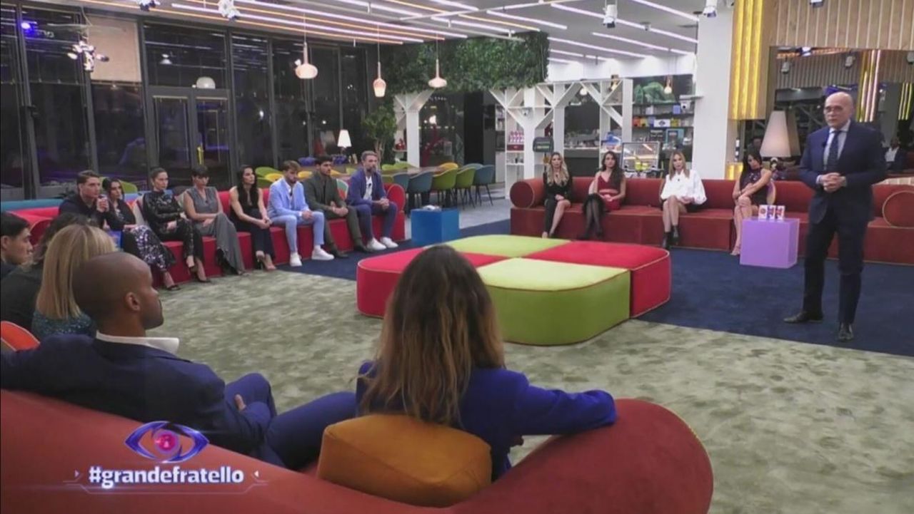 Grande_Fratello_arriva_un_comunicato_ufficiale_1iwwVP7Ivn - Confidenze24 Grande Fratello, arriva un comunicato ufficiale - Grande Fratello, comunicato ai concorrenti