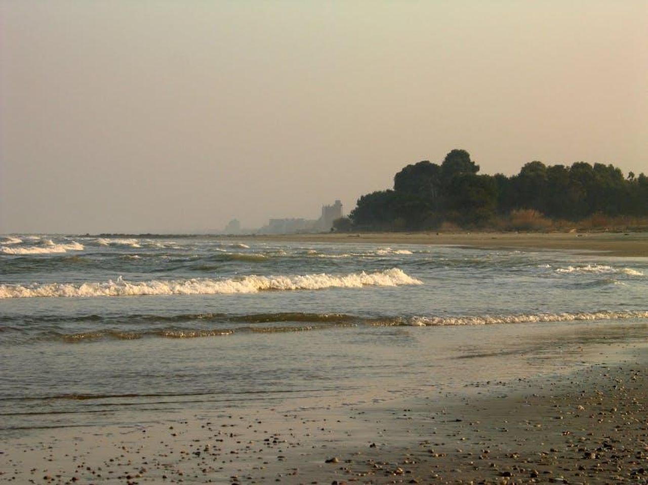 Grande_Fratello_chi_sar_il_prossimo_eliminato_TWFx8rQg3N - Confidenze24 Source: Roman Biernacki - pexels - A peaceful seaside scene with gentle waves lapping the shore, perfect for a serene and tranquil mood.