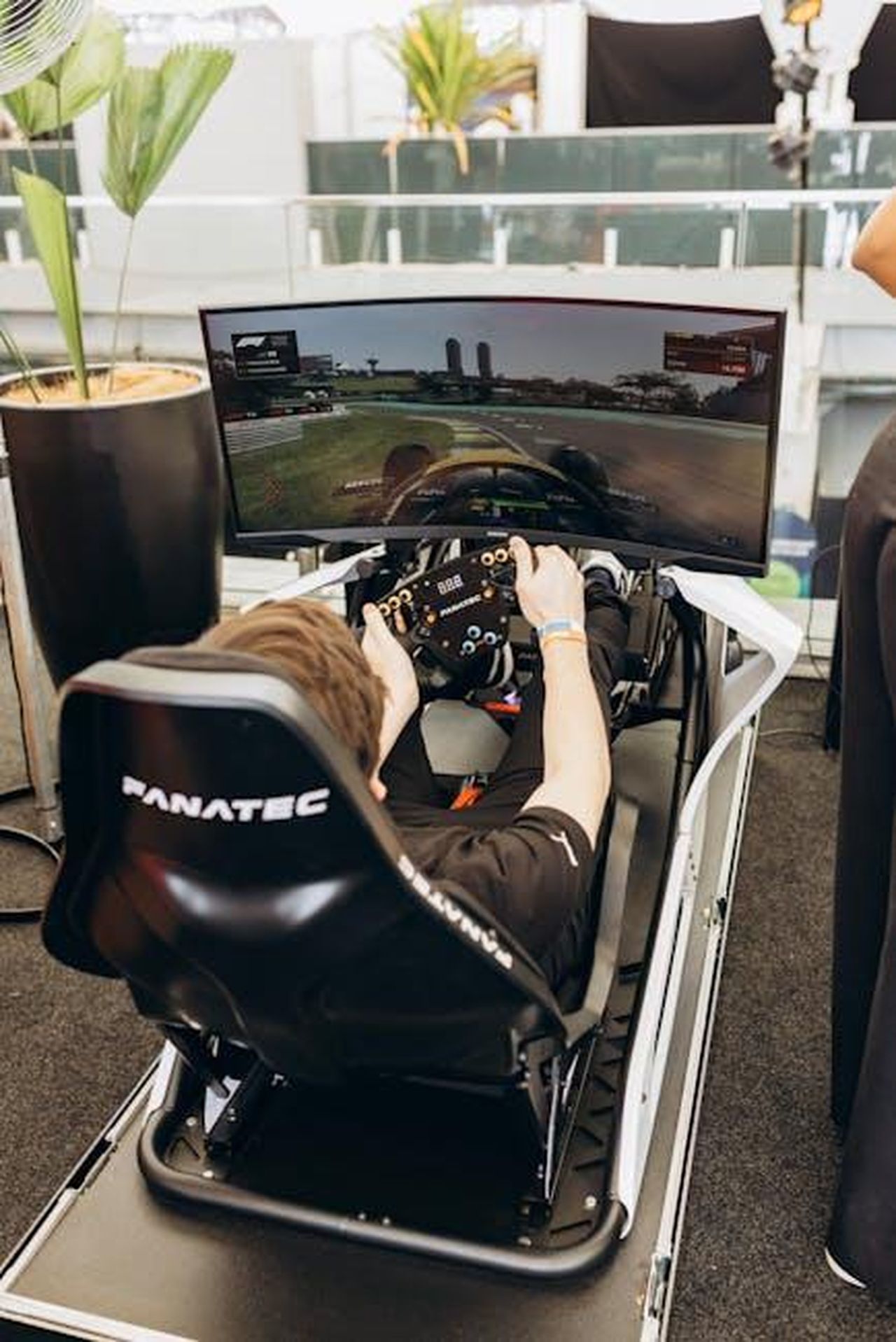 Helena_Prestes_non_ha_nascosto_le_sue_perplessit_nei_confronti_dellex_Miss_Italia_VAjkeXQKQN - Confidenze24 Source: Jonathan Borba - pexels - Adult using racing simulator indoors with a panoramic screen. Immersive experience.