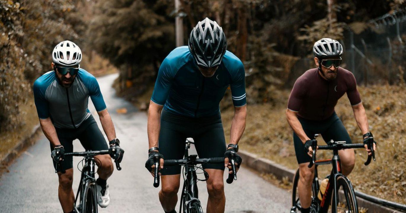 I_consigli_di_Will_Girling_per_lallenamento_a_digiuno_in_bici_XRl9si64SU - Confidenze24 I consigli di Will Girling per l’allenamento a digiuno in bici - Ciclisti durante un allenamento