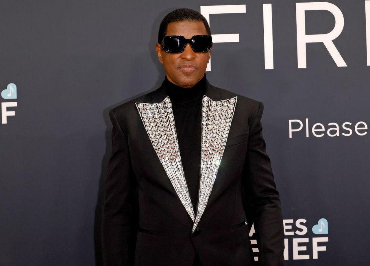 Il_Momento_Imbarazzante_ai_Grammy_kCf4KFULkB - Confidenze24 Il Momento Imbarazzante ai Grammy - Babyface partecipa ai 67esimi Grammy Awards - Arrivi