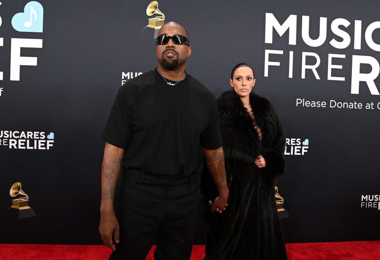 Il_Momento_Shock_dei_Grammy_OqZxBl2vgD - Confidenze24 Il Momento Shock dei Grammy - Bianca Censori ai Grammy 2025