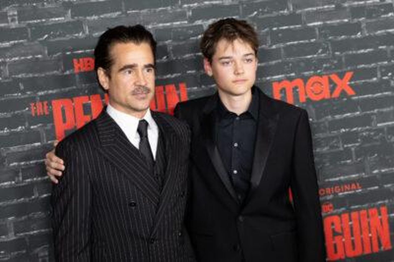 Il_raro_disturbo_del_figlio_di_Colin_ZlOFYDYJwD - Confidenze24 Source: SplashNews.com - - Colin Farrell e suo figlio Henry