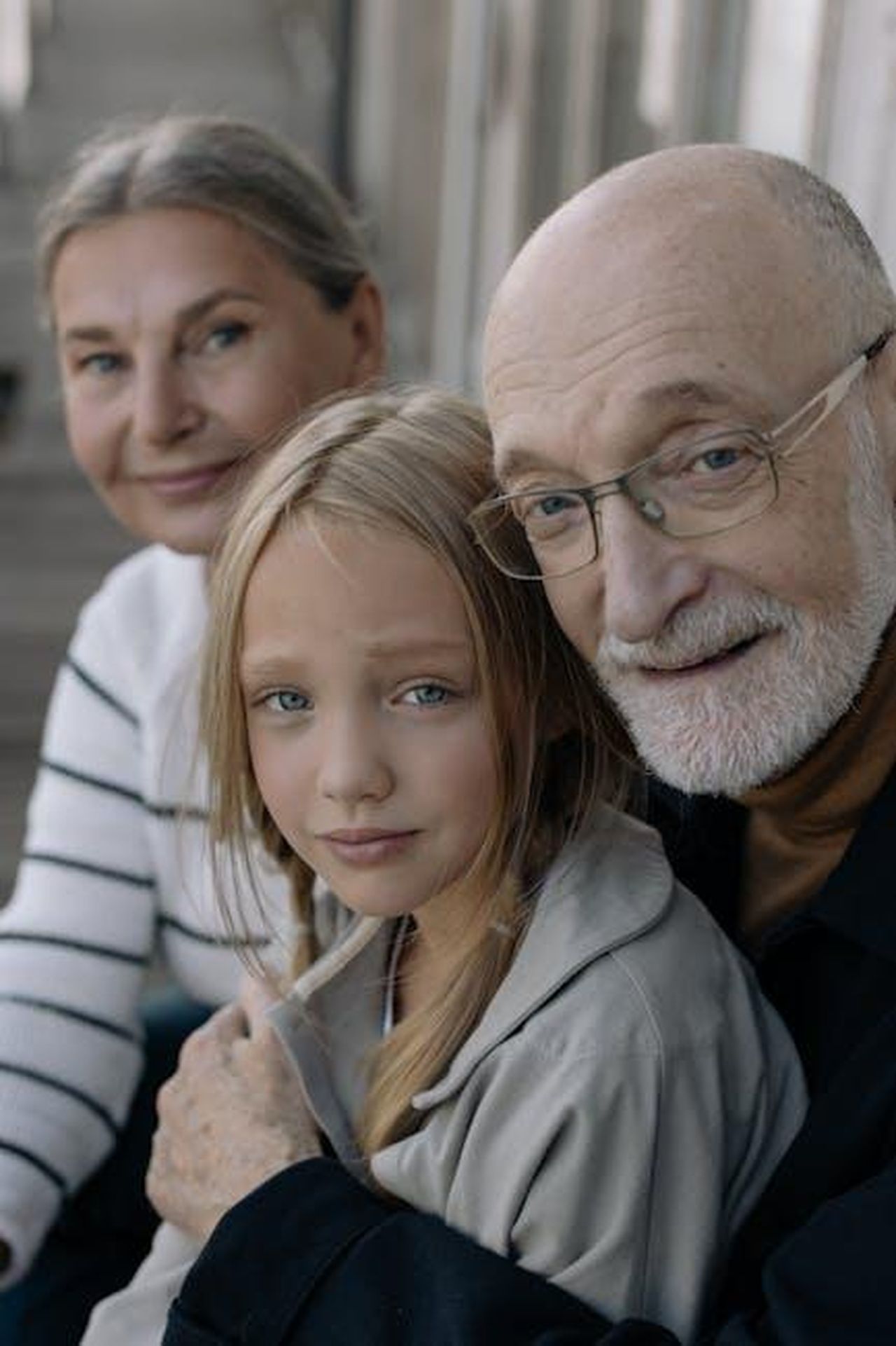 Il_ricordo_del_figlio_Gino_Ha_sempre_sacrificato_se_stessa_per_noi_lkIAdKHlft - Confidenze24 Source: cottonbro studio - pexels - Close-up of a loving family moment with grandparents and grandchild embracing warmly.