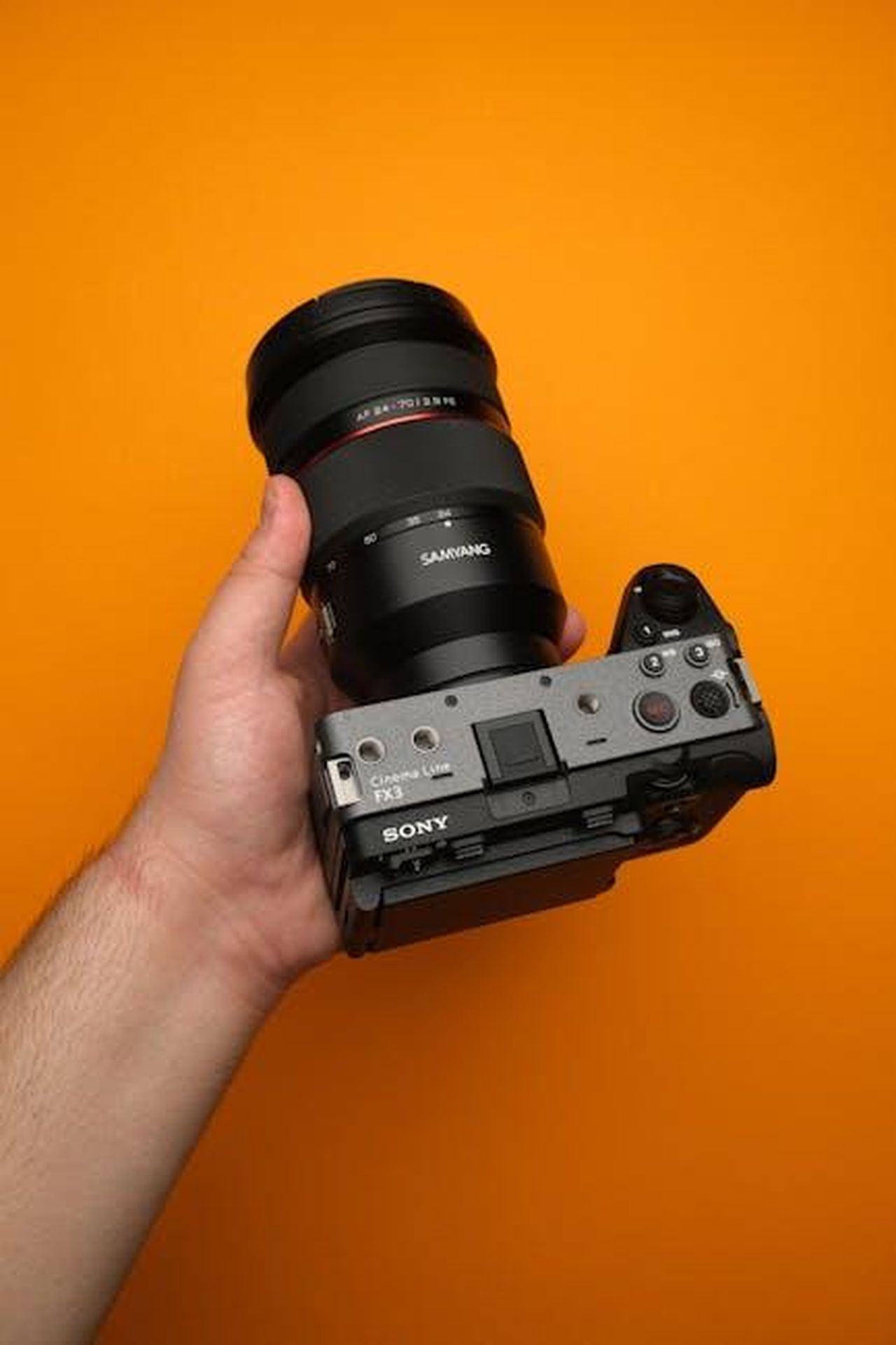 Il_ritorno_in_studio_e_lo_sfogo_di_Sabrina_L49vdrx7rn - Confidenze24 Source: Cemrecan Yurtman - pexels - Free stock photo of camera with lens, cinematic camera, compact cinema camera