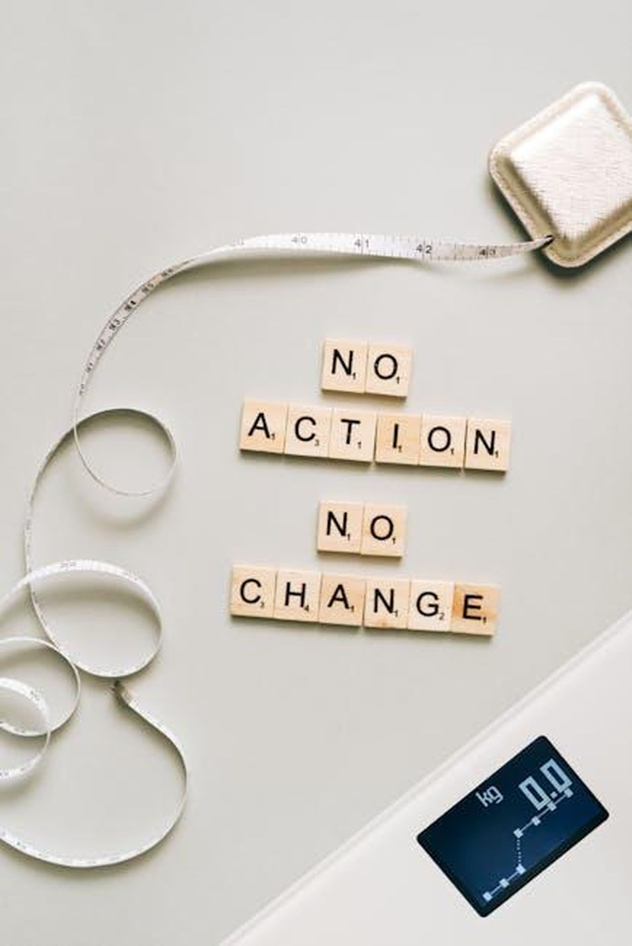 Kathy_Bates_e_la_sua_trasformazione_fisica_3K9R3H00Ln - Confidenze24 Source: Leeloo The First - pexels - Letter tiles forming a motivational message alongside a scale and measuring tape.