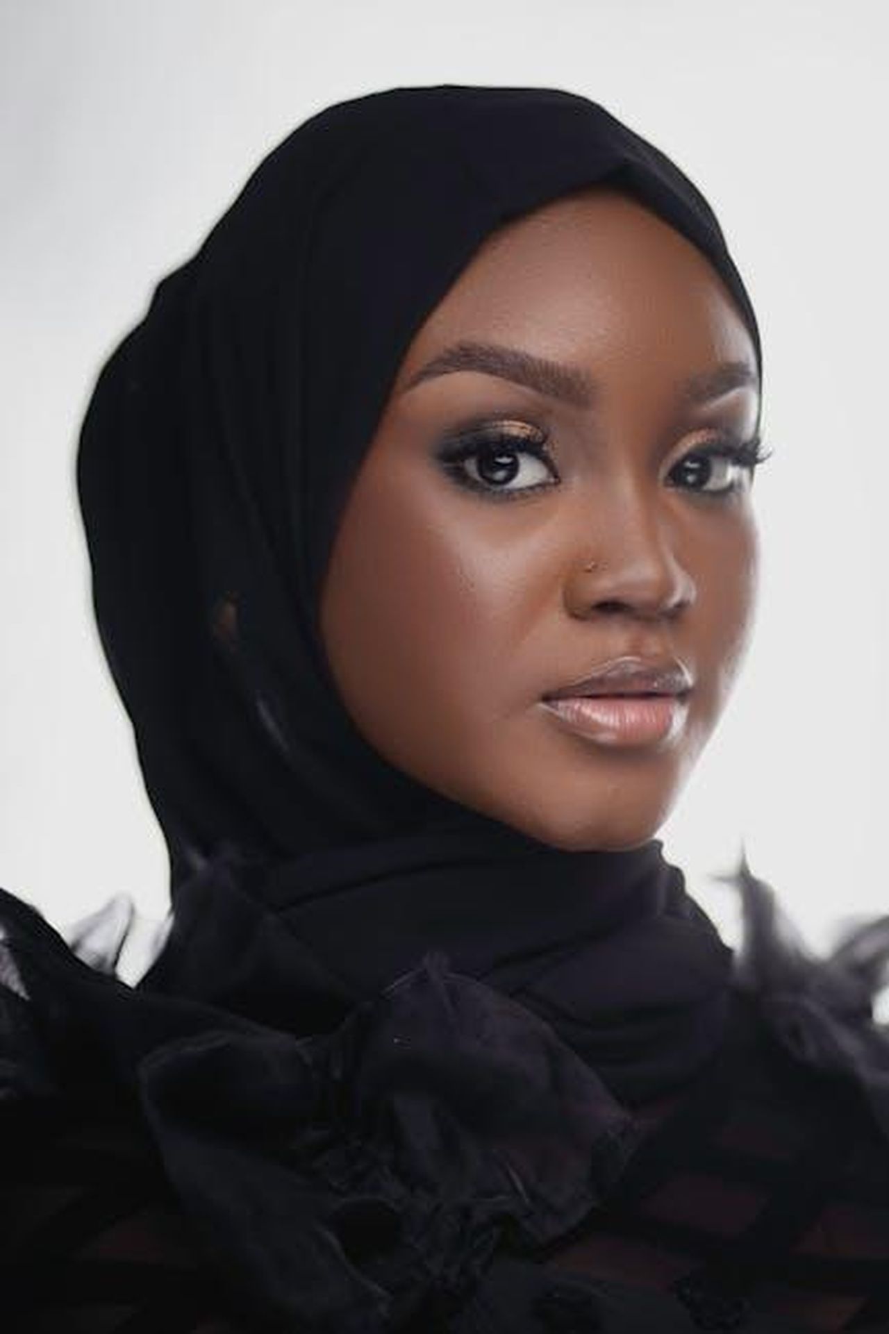Keri_Russell_e_Keke_Palmer_ai_SAG_Awards_MdIVs8X3cG - Confidenze24 Source: Darkshade Photos - pexels - Stunning portrait of a fashionable woman wearing a hijab, capturing grace and beauty.