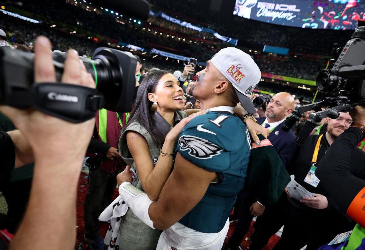 La_Tradizione_di_Disney_World_dopo_il_Super_Bowl_I4fPm8LXEp - Confidenze24 La Tradizione di Disney World dopo il Super Bowl - Super Bowl LIX: Kansas City Chiefs v Philadelphia Eagles
