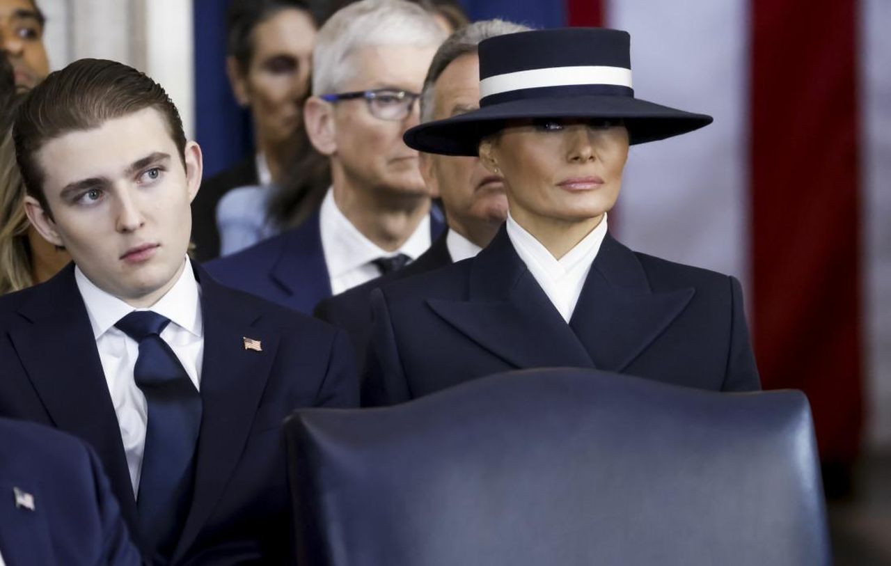 La_controversia_attorno_a_Barron_Trump_bsXxSGezQd - Confidenze24 Source: Cover Images - Cover Images - Barron Trump durante l'inaugurazione di suo padre