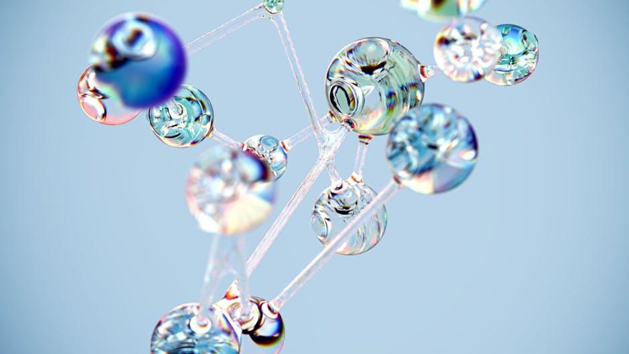 La_morte_di_Gene_Hackman_e_Betsy_Arakawa_1M4ho8hKQw - Confidenze24 Source: Google DeepMind - pexels - Flowing glass-like molecular structure in blue. Conceptual digital art with a tech twist.