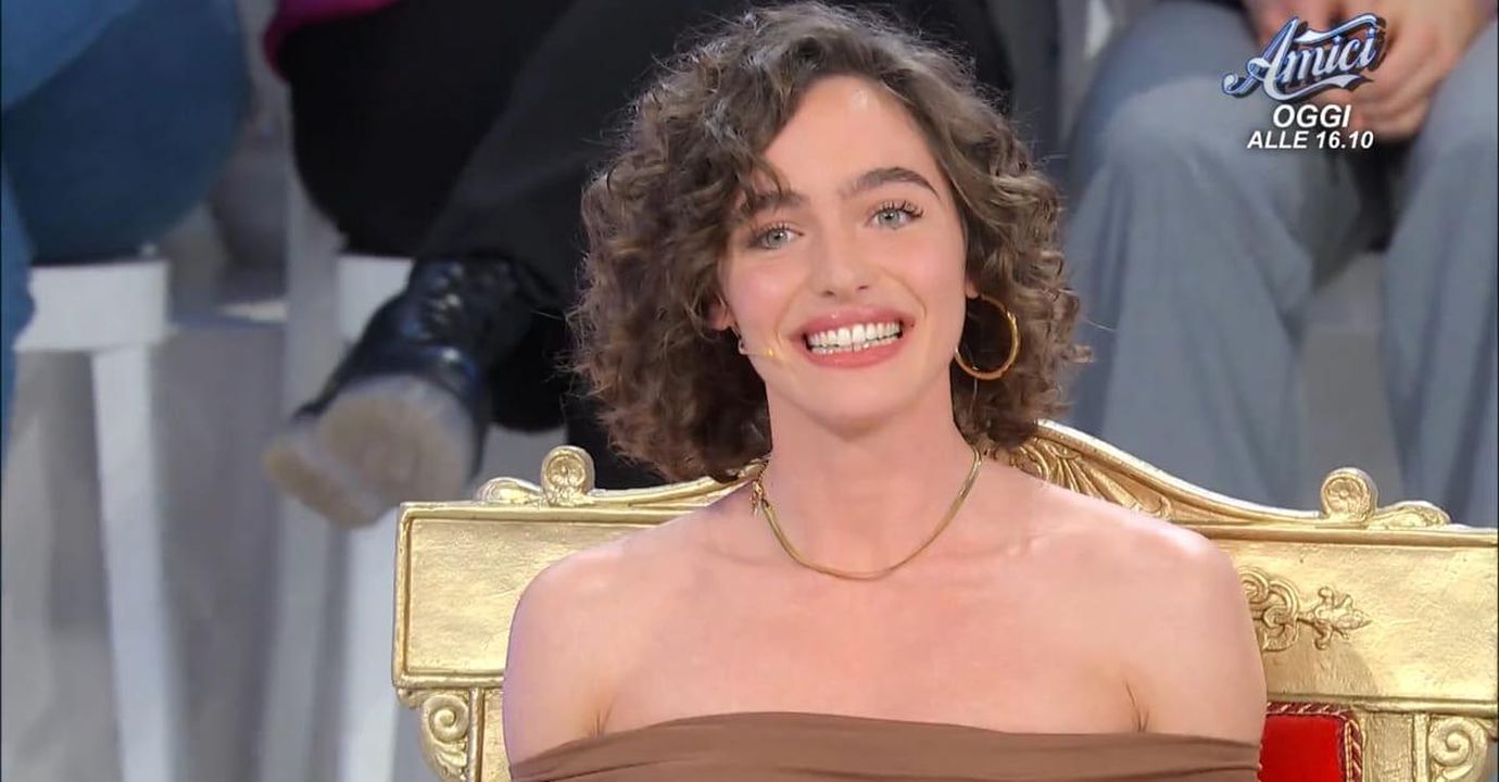La_nuova_tronista_ha_deciso_dopo_poco_tempo_di_abbandonare_Uomini_e_Donne_dhSjaX85Ws - Confidenze24 La nuova tronista ha deciso dopo poco tempo di abbandonare Uomini e Donne - foto chiara ritiro