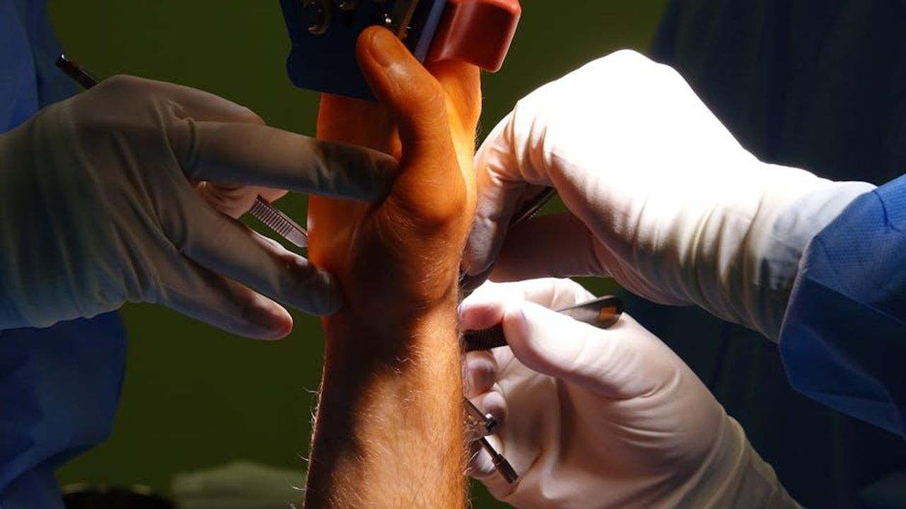 Manuela__in_gravi_condizioni_e_rischia_di_non_farcela_ISALOuYUtG - Confidenze24 Source: Viktors Duks - pexels - Wrist Surgery