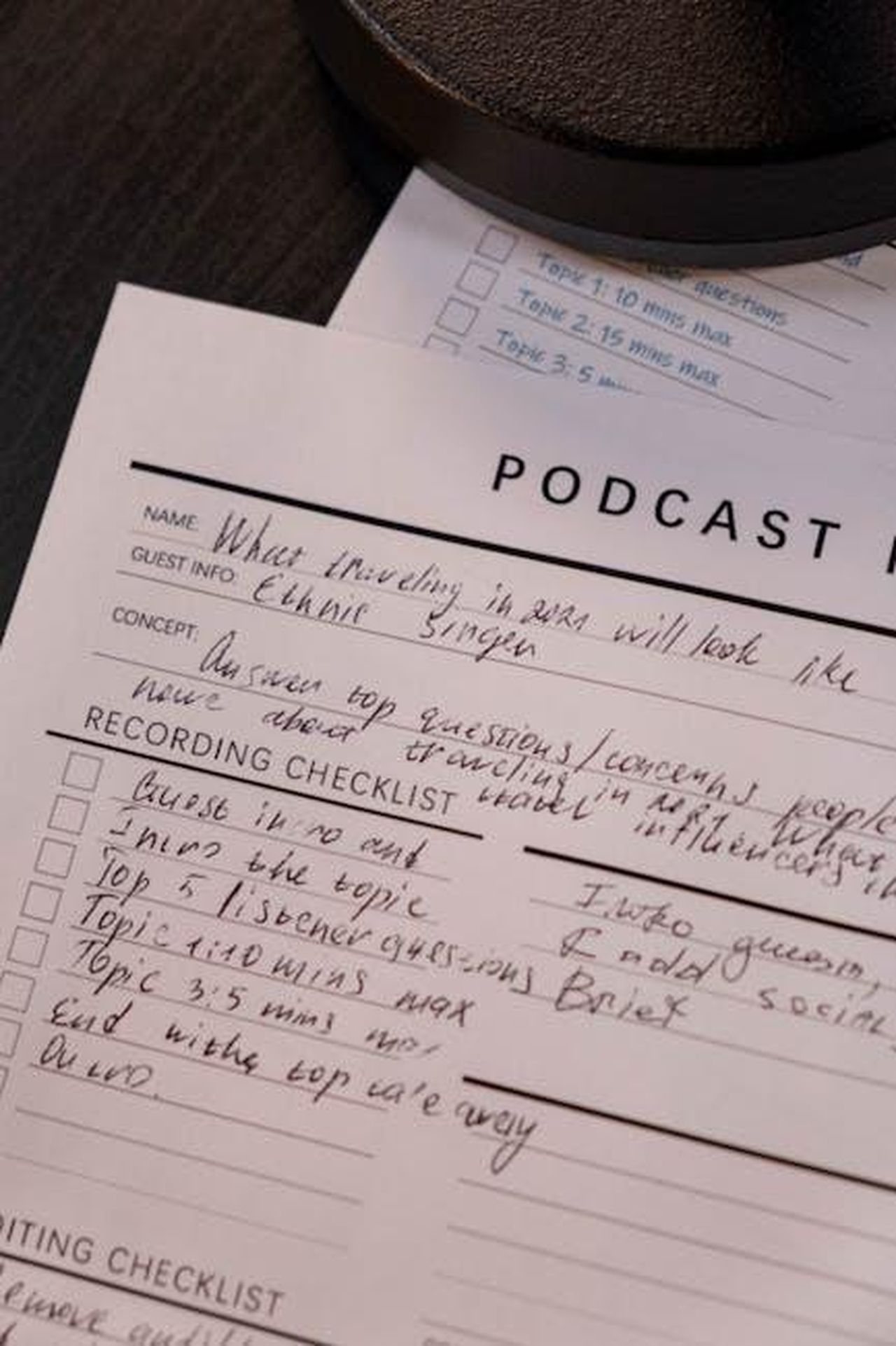 Nella_puntata_precedente_di_Tempesta_damore_FacEhr0YHh - Confidenze24 Source: cottonbro studio - pexels - Detailed podcast planning sheet with handwritten notes for effective recording.