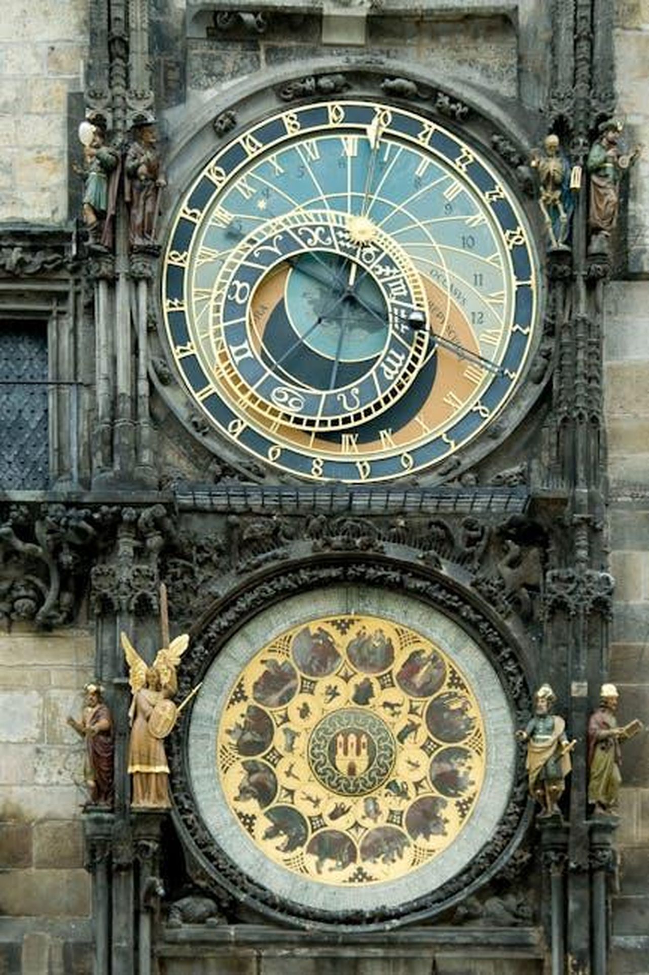Oroscopo_segni_fortunati_del_21_febbraio_poj947qJxX - Confidenze24 Source: Bengi Su Yıldız - pexels - Close-up of the ornate Prague Astronomical Clock featuring intricate details and zodiac signs.