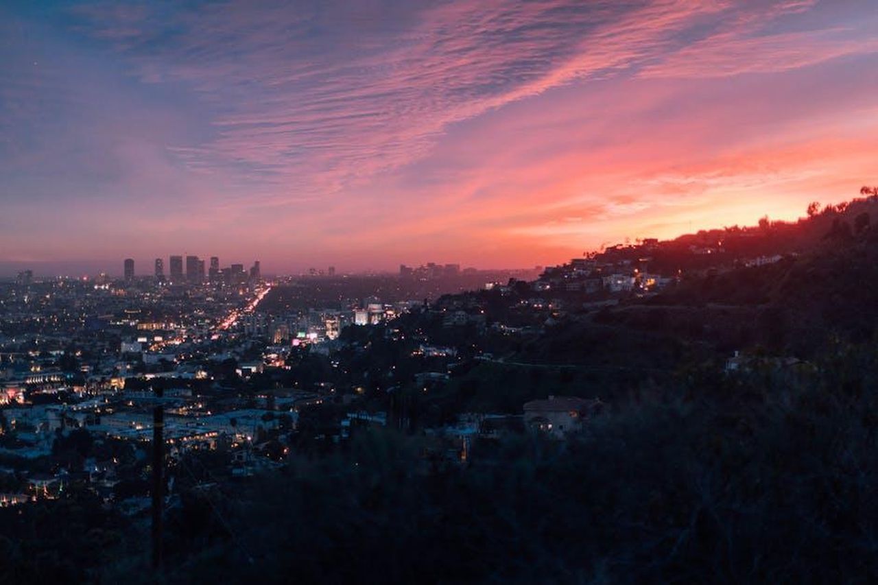 Pia_non__morta_davvero_anticipazioni_La_Promessa_zX5489eZZ7 - Confidenze24 Source: Roberto Nickson - pexels - Capture of the vibrant Los Angeles skyline under a dramatic sunset sky.