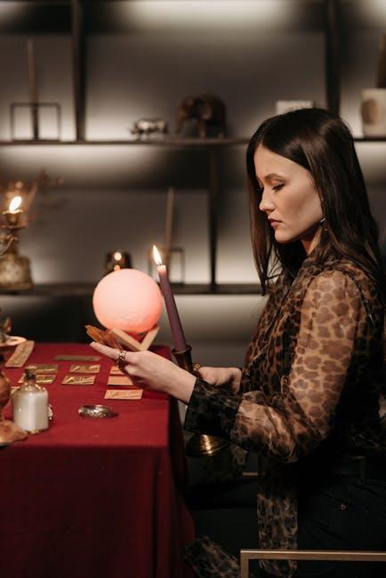 Previsioni_zodiacali_20_febbraio_paj5n2vYh0 - Confidenze24 Source: Pavel Danilyuk - pexels - A woman engaging in fortune telling using tarot cards and a crystal ball, exuding mystic vibes.