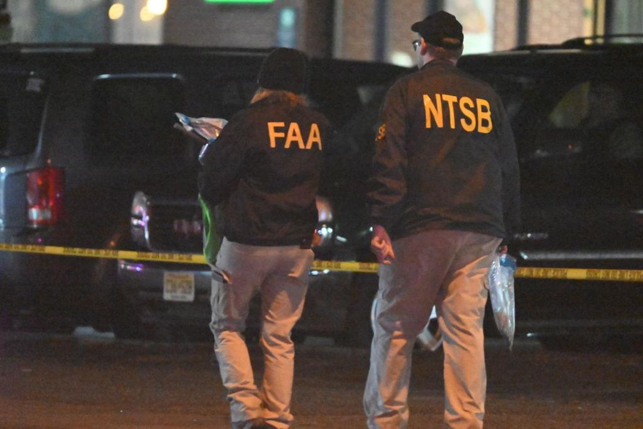 Quali_sono_le_teorie_principali_lNznJWd26X - Confidenze24 Quali sono le teorie principali? - Vittime segnalate dopo il crash di un piccolo aereo nella città di Philadelphia