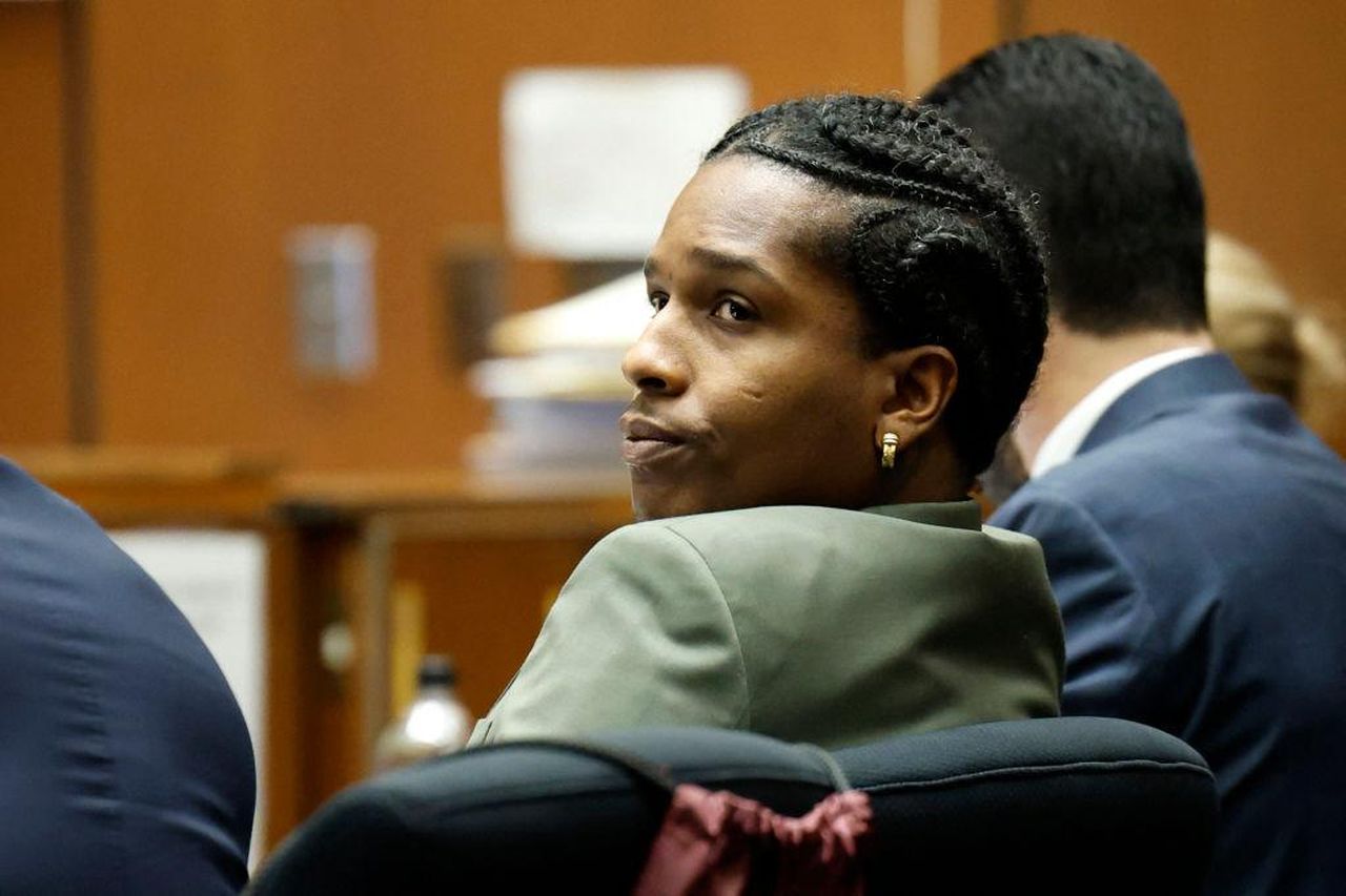 Rihanna_in_Tribunale_per_AAP_Rocky_1HVpknCiwh - Confidenze24 Rihanna in Tribunale per A$AP Rocky - A$AP Rocky in Tribunale