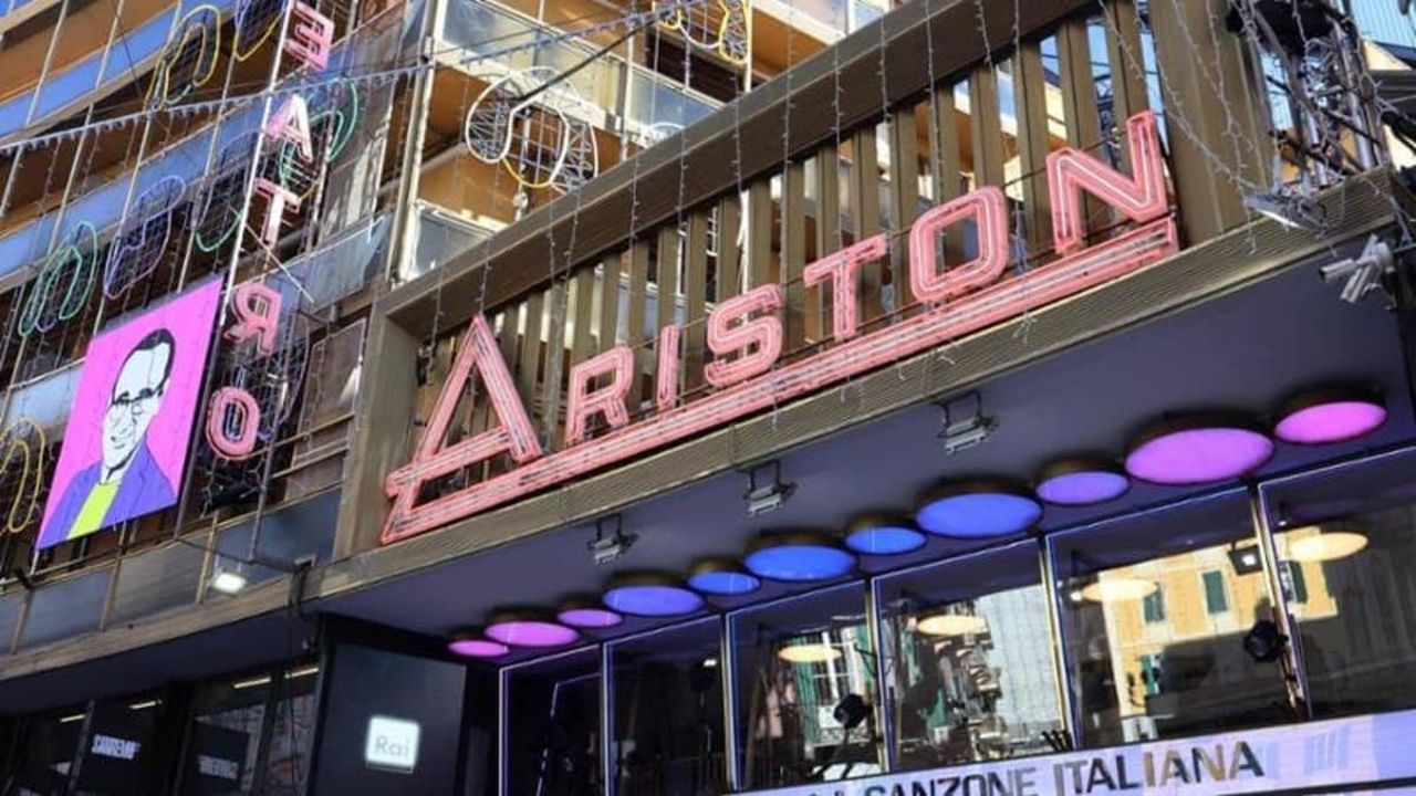 Rissa_sfiorata_tra_i_giornalisti_fuori_dal_Teatro_Ariston_il_retroscena_clamoroso_3bp4xJO5TU - Confidenze24 Rissa sfiorata tra i giornalisti fuori dal Teatro Ariston: il retroscena clamoroso - foto teatro ariston rissa