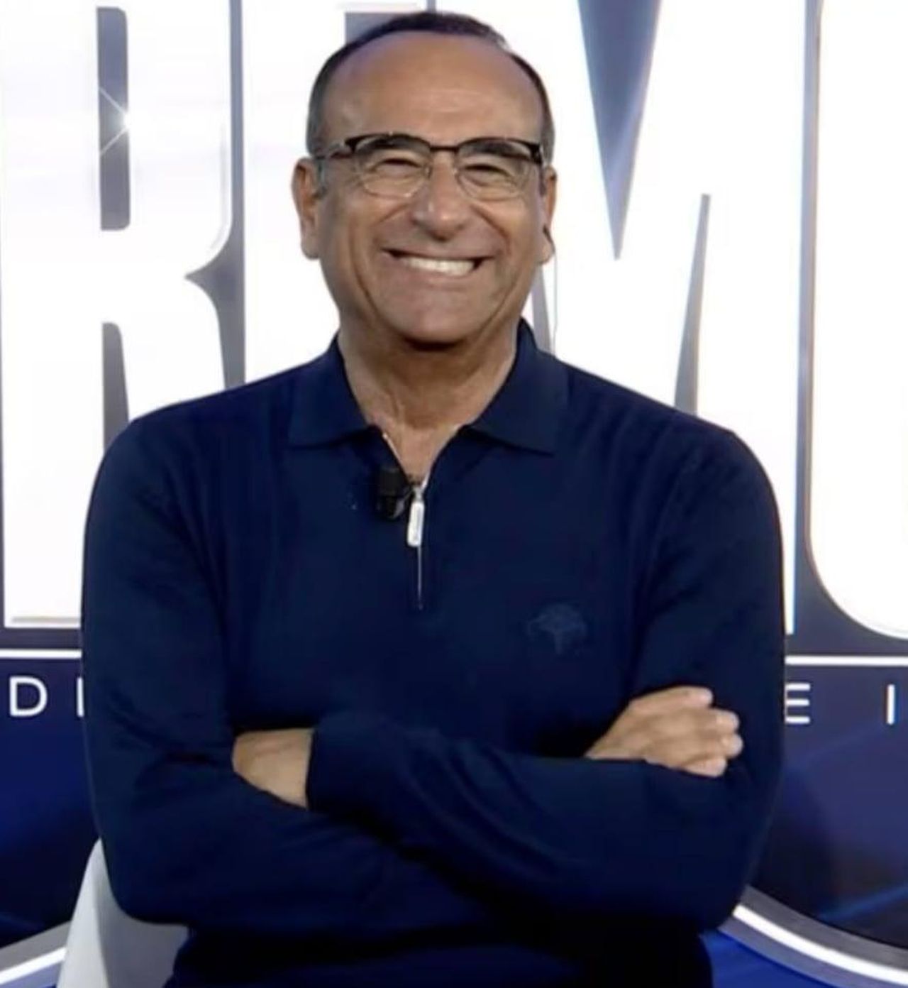 Sanremo_2025_subito_problemi_con_laudio_allinizio_della_diretta_AD6RkRSS9F - Confidenze24 Sanremo 2025, subito problemi con l’audio all’inizio della diretta - Carlo Conti