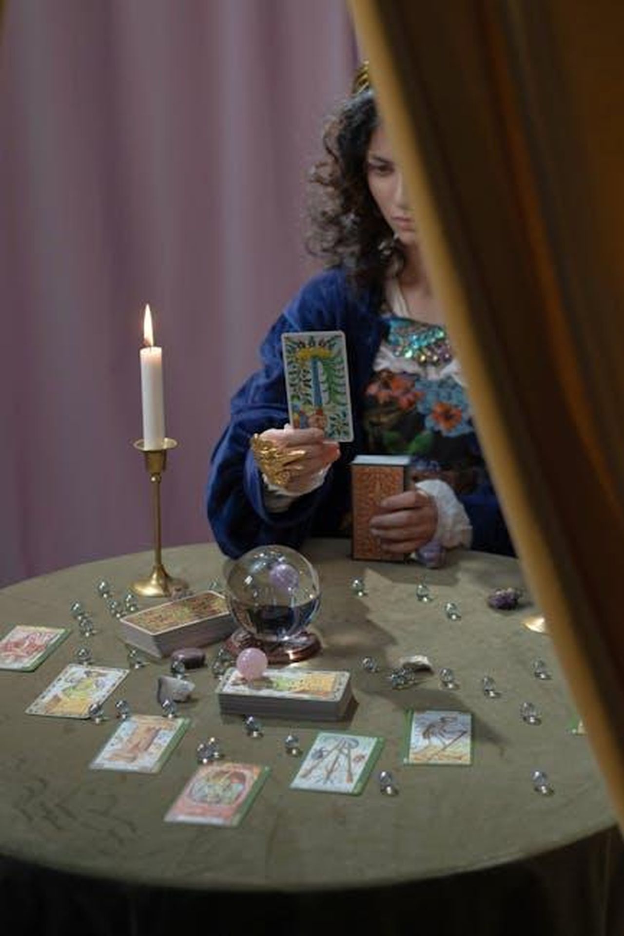Scorpione_sorprese_in_amore_e_novit_lavorative_j3QWS3tx8H - Confidenze24 Source: cottonbro studio - pexels - A woman engaged in fortune telling using tarot cards and a crystal ball, creating an aura of mysticism.