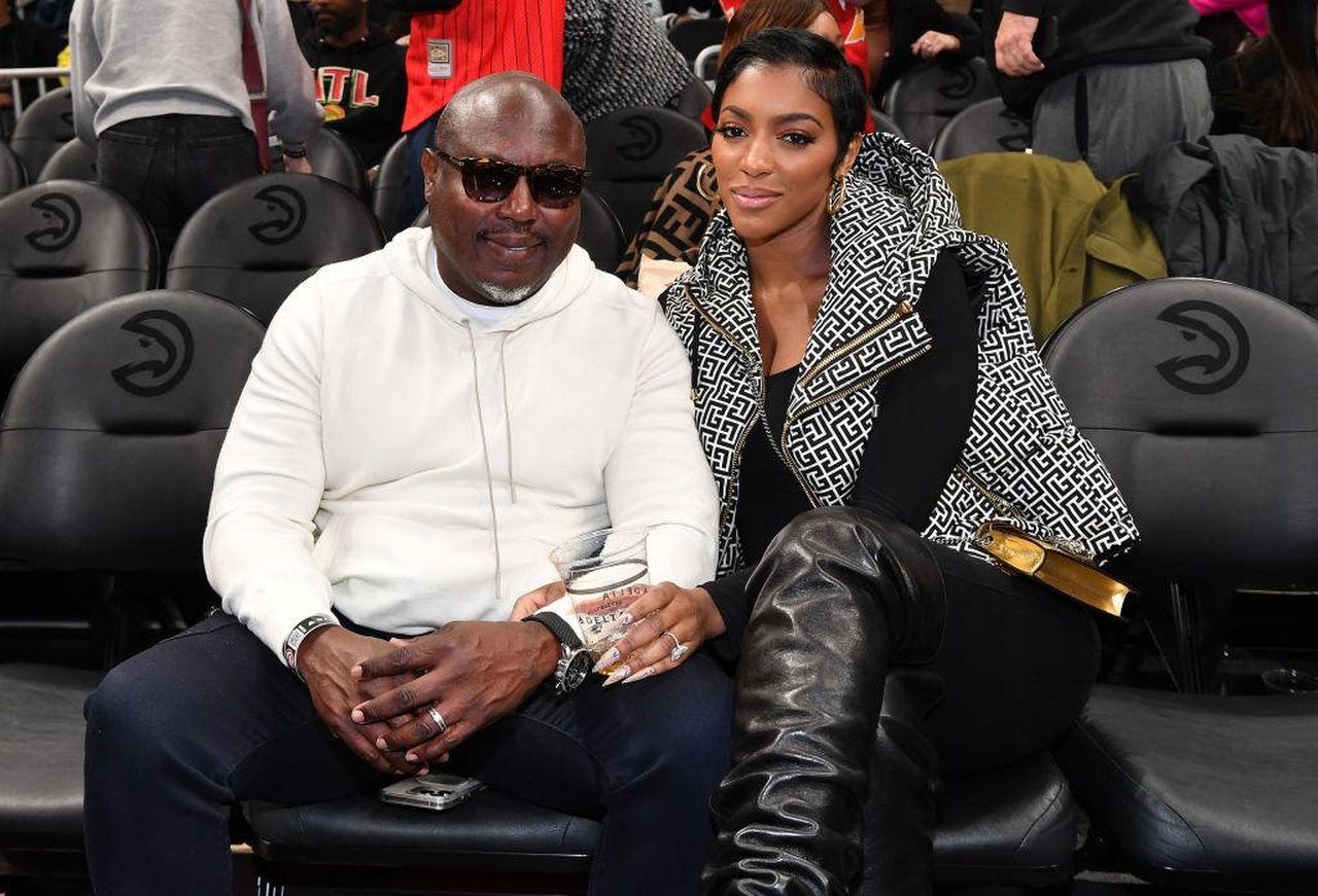 Simon_Guobadia_e_il_suo_messaggio_per_Porsha_aCtq0bgLyR - Confidenze24 Simon Guobadia e il suo messaggio per Porsha - Simon Guobadia e Porsha Williams partecipano a una partita dei Los Angeles Lakers