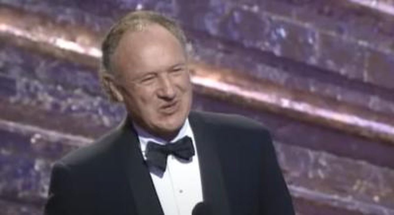 Star_di_Hollywood_trovata_morta_a_casa_enUsUNsRGp - Confidenze24 Source: Oscars/YouTube - - Gene Hackman vince il premio Oscar come Miglior Attore Non Protagonista nel 1993