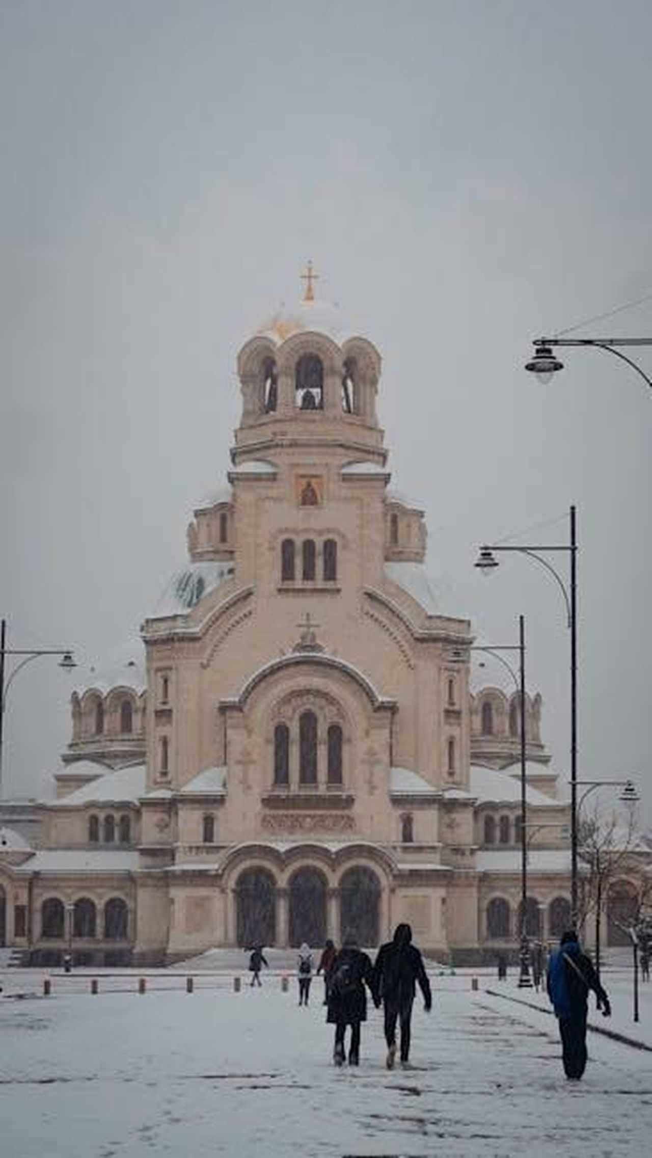 Tweet_problematici_di_Karla_Sofa_Gascn_bSEwss9aEX - Confidenze24 Source: Elifinatlasi - pexels - St. Alexander Nevsky Cathedral against a snowy backdrop in Sofia, popular for winter tourism.