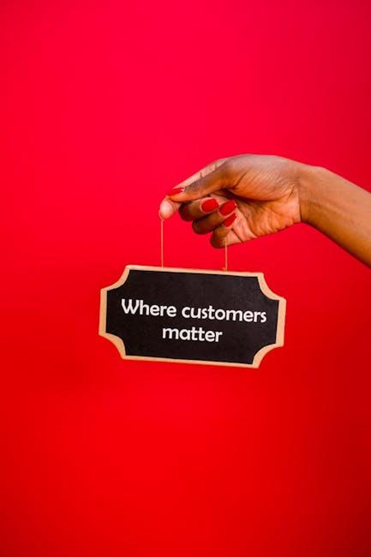 10_No_il_tuo_clitoride_non__solo_per_il_preliminare_cQpG14Hp7G - Confidenze24 Source: RDNE Stock project - pexels - A hand holding a sign with the text 'Where customers matter' against a red background.
