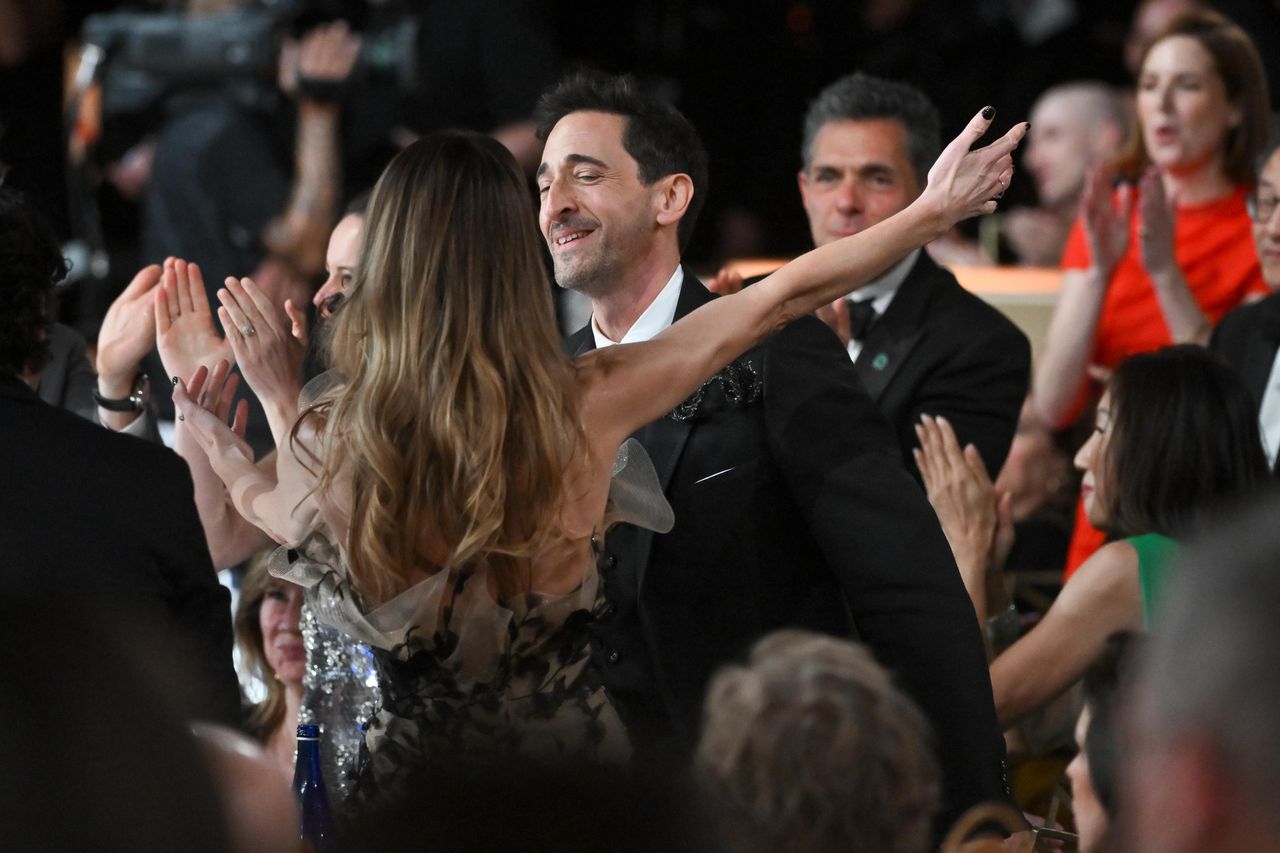 14_Aprile_2024_Chapman_parla_di_Brody_per_la_prima_volta_xmfALiIzeJ - Confidenze24 Source: Michael Buckner/GG2025 - SheKnows - Georgina Chapman, Adrien Brody ai Golden Globes