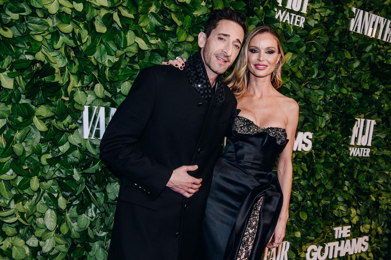 19_Giugno_2021_Brody_e_Chapman_fanno_il_loro_debutto_sul_red_carpet_2cpFKMMX5i - Confidenze24 Source: Nina Westervelt - SheKnows - Adrien Brody, Georgina Chapman ai Gotham Awards