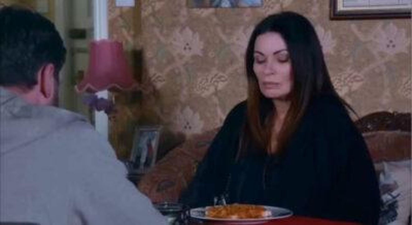 5_Cappotto_di_Betsy_VQPJtg3vqq - Confidenze24 Source: ITV - - Priorità…